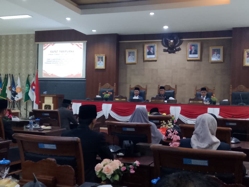 DPRD Kabupaten Kepulauan Anambas menggelar rapat paripurna dengan agenda persetujuan bersama kepala daerah dan DPRD terhadap Rancangan Peraturan Daerah tentang Perubahan APBD Tahun Anggaran 2026, Jumat (25/9/2026).