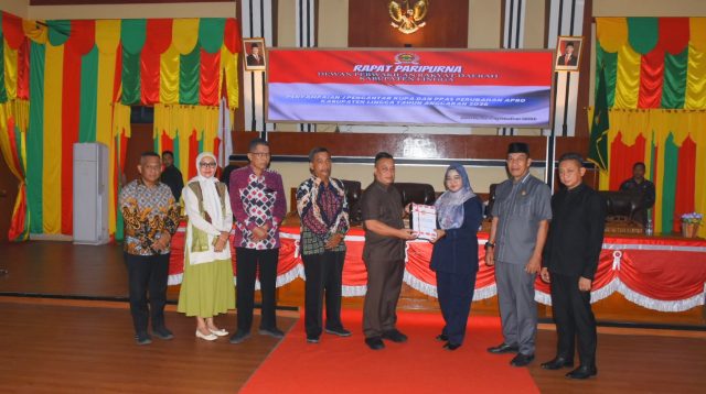Paripurna DPRD Kabupaten Lingga dengan agenda Penyampaian Pengantar Kebijakan Umum Perubahan Anggaran (KUPA) dan Prioritas Plafon Anggaran Sementara (PPAS) Perubahan APBD Kabupaten Lingga Tahun Anggaran 2026, Sabtu (26/9/2026)