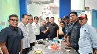 Kepala Dinas Komunikasi dan Informatika (Diskominfo) Provinsi Kepulauan Riau (Kepri) Hendri Kurniadi, saat bersilaturahmi dengan jajaran pengurus Persatuan Wartawan Indonesia (PWI) Kepri di Graha PWI Kepri, Batam, Rabu (30/9/2026).