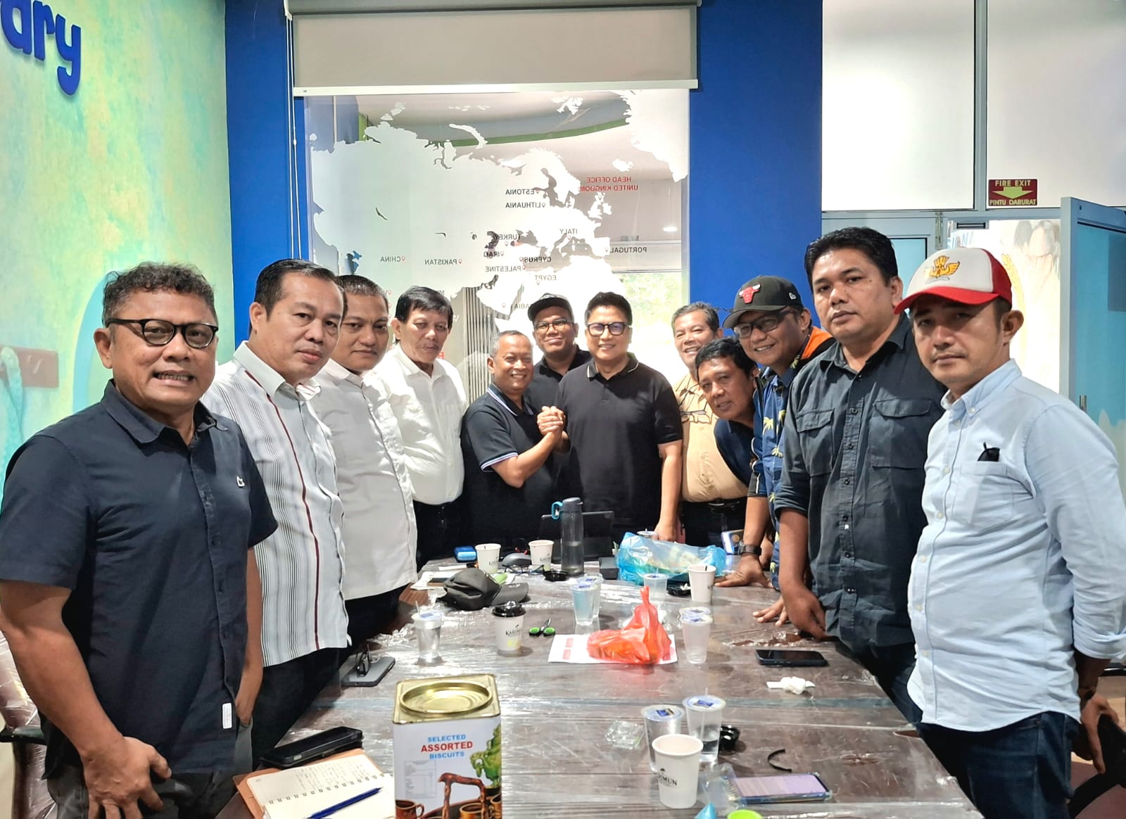 Kepala Dinas Komunikasi dan Informatika (Diskominfo) Provinsi Kepulauan Riau (Kepri) Hendri Kurniadi, saat bersilaturahmi dengan jajaran pengurus Persatuan Wartawan Indonesia (PWI) Kepri di Graha PWI Kepri, Batam, Rabu (30/9/2026).