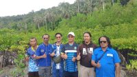 Bupati Kepulauan Anambas Aneng mengapresiasi peran awak media dalam mempublikasikan gerakan pelestarian lingkungan melalui penanaman 150 bibit mangrove di Pantai Senggalong, Desa Temburun, Kecamatan Siantan Timur, Kamis (1/10/2026).