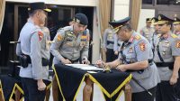 Irjen Pol Suhendri, S.H., S.I.K., M.PSDM., resmi menjabat Kapolda Kepulauan Riau (Kepri) setelah serah terima jabatan (Sertijab) yang dipimpin Kapolri Jenderal Polisi Dr. (H.C.) Suyudi Ario Seto, S.I.K., S.H., M.Si., di Mabes Polri, Jakarta, Sabtu (3/10/2026) malam. Irjen Pol Suhendri, S.H., S.I.K., M.PSDM., resmi menjabat Kapolda Kepulauan Riau (Kepri) setelah serah terima jabatan (Sertijab) yang dipimpin Kapolri Jenderal Polisi Dr. (H.C.) Suyudi Ario Seto, S.I.K., S.H., M.Si., di Mabes Polri, Jakarta, Sabtu (3/10/2026) malam.