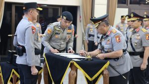 Irjen Pol Suhendri, S.H., S.I.K., M.PSDM., resmi menjabat Kapolda Kepulauan Riau (Kepri) setelah serah terima jabatan (Sertijab) yang dipimpin Kapolri Jenderal Polisi Dr. (H.C.) Suyudi Ario Seto, S.I.K., S.H., M.Si., di Mabes Polri, Jakarta, Sabtu (3/10/2026) malam.
