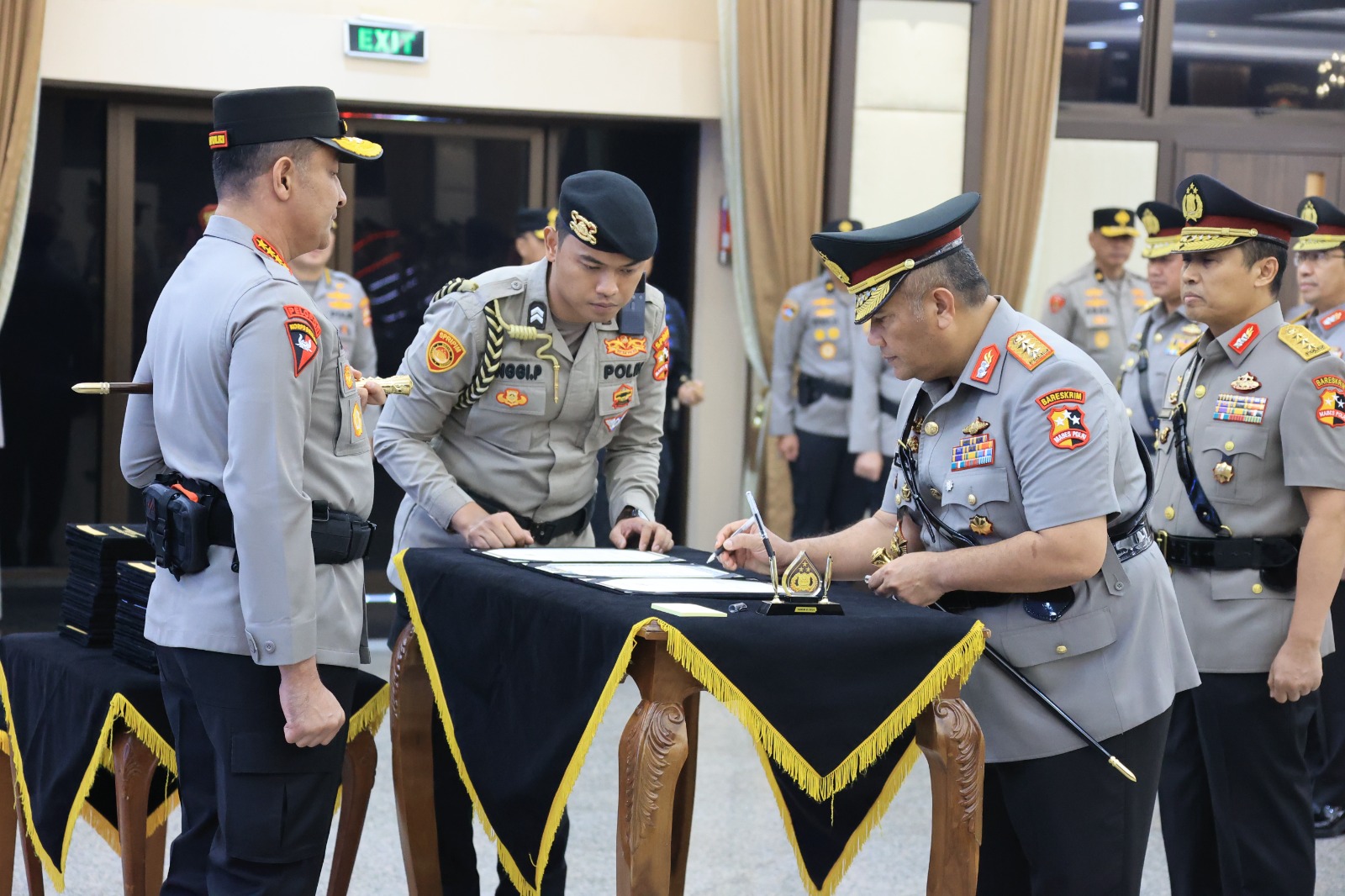 Irjen Pol Suhendri, S.H., S.I.K., M.PSDM., resmi menjabat Kapolda Kepulauan Riau (Kepri) setelah serah terima jabatan (Sertijab) yang dipimpin Kapolri Jenderal Polisi Dr. (H.C.) Suyudi Ario Seto, S.I.K., S.H., M.Si., di Mabes Polri, Jakarta, Sabtu (3/10/2026) malam.