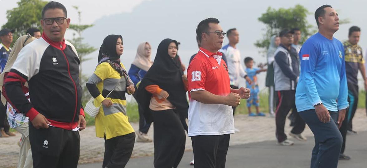 Kadisdikpora Anambas Toni Karnain Ikuti Senam Bersama di Kegiatan MEB Day