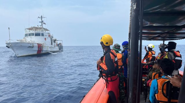 Tim SAR gabungan Indonesia dan Malaysia menjemputnya di perbatasan kedua negara pada Sabtu (17/10/2026).