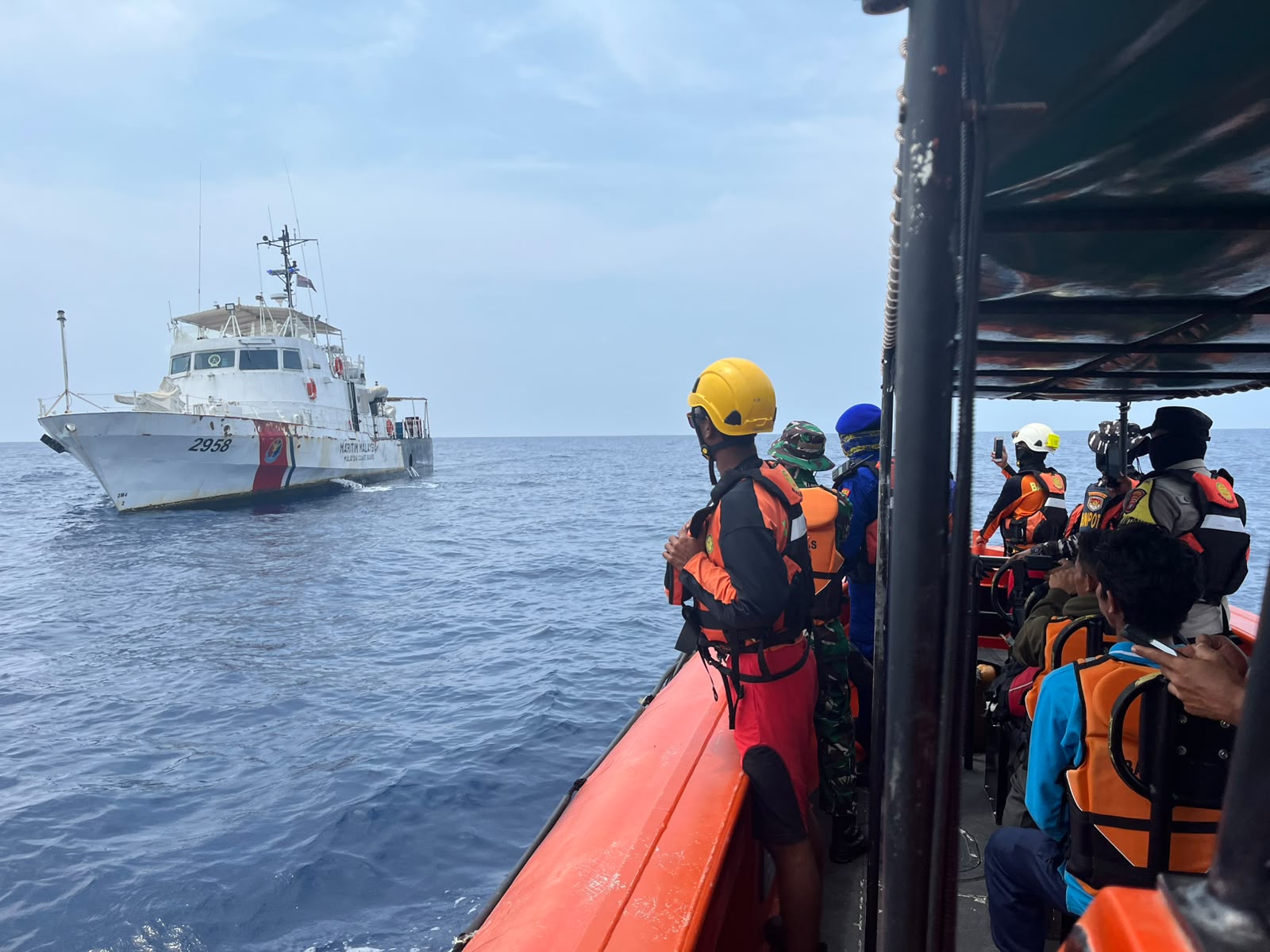 Tim SAR gabungan Indonesia dan Malaysia menjemputnya di perbatasan kedua negara pada Sabtu (17/10/2026).