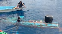 Sebuah pompong nelayan bermuatan sekitar 800 kilogram besi tenggelam di perairan Tarempa, tepatnya di sekitar SP II Selayang Pandang, Minggu malam (19/10/2026).