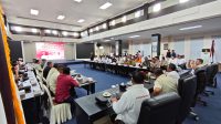 Rakor Persiapan Pekan Olahraga Provinsi (Porprov) Kepulauan Riau (Kepri) VI Tahun 2026 memasuki tahap pemantapan, di lantai III Kantor Wali Kota Tanjungpinang, Senggarang, Rabu (21/10/2026), dalam rapat finalisasi Chief de Mission (CDM) Meeting. (Foto: Aji Anugraha)