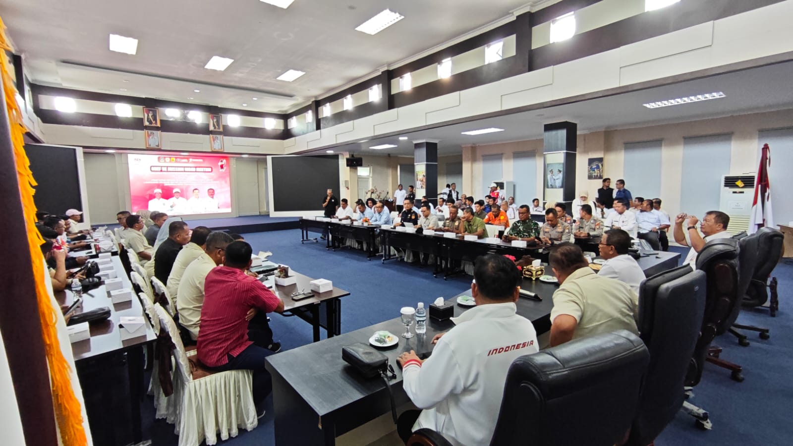 Rakor Persiapan Pekan Olahraga Provinsi (Porprov) Kepulauan Riau (Kepri) VI Tahun 2026 memasuki tahap pemantapan, di lantai III Kantor Wali Kota Tanjungpinang, Senggarang, Rabu (21/10/2026), dalam rapat finalisasi Chief de Mission (CDM) Meeting. (Foto: Aji Anugraha)