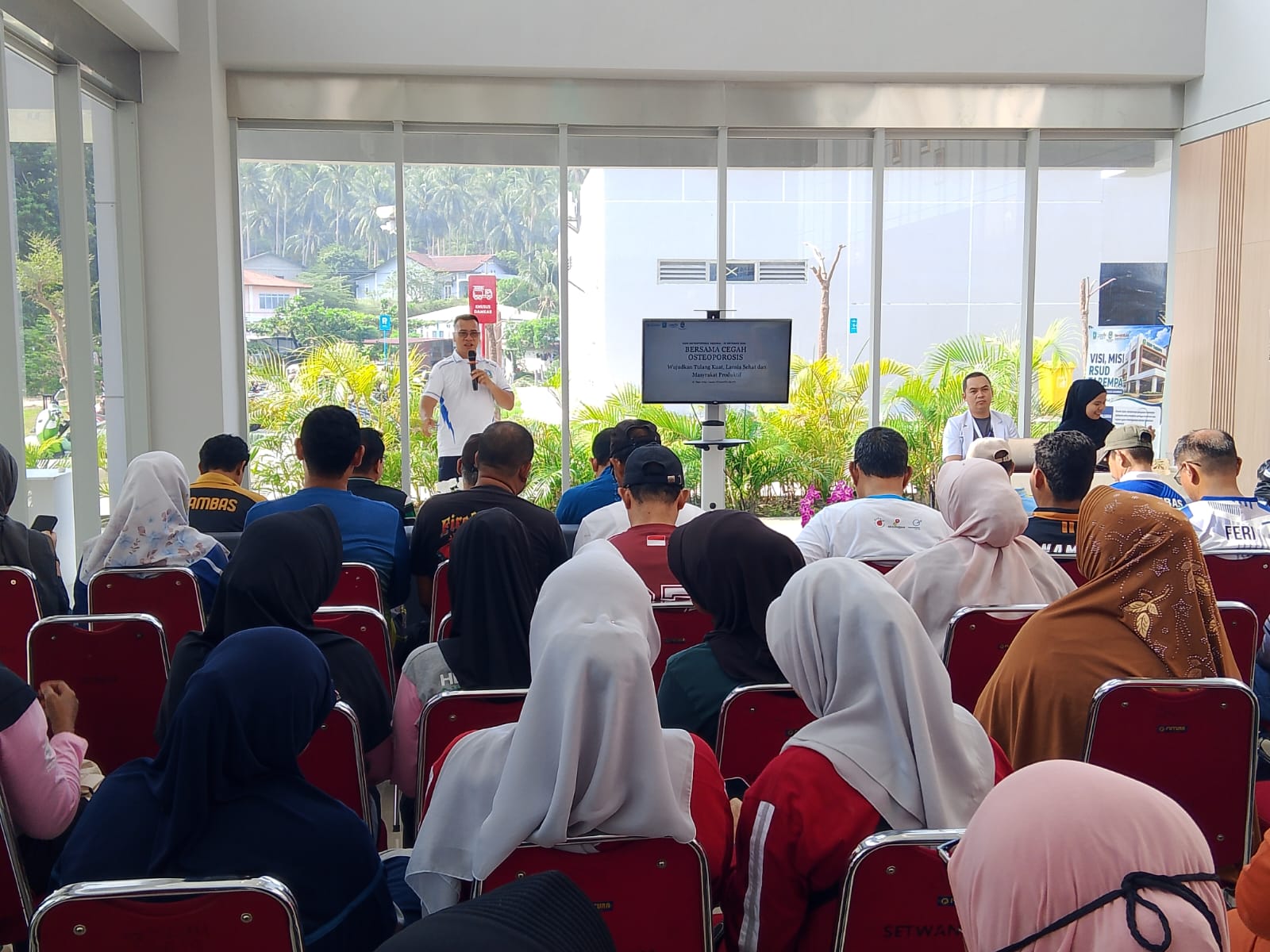 Bupati Aneng Ajak Lansia Jaga Kesehatan Tulang, RSUD Tarempa Gelar Edukasi Osteoporosis