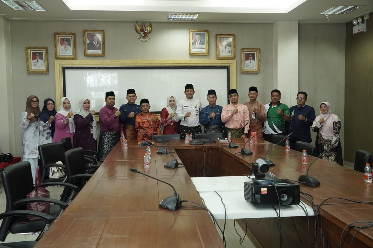 Peluncuran dashboard SILINA MANJA berlangsung di Ruang Rapat Kantor Bupati Kepulauan Anambas, Jumat (23/10/2026) pagi, dan dibuka langsung oleh Sekda Kab Kepulauan Anambas, Sahtiar.