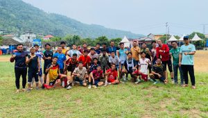 Ketua Persatuan Sepak Bola Seluruh Indonesia (PSSI) Kabupaten Kepulauan Anambas bersama jajaran Komite Olahraga Nasional Indonesia (KONI) menyaksikan langsung laga uji coba tim sepak bola Porprov Anambas melawan Tim Kelurahan Tarempa di Lapangan Sepak Bola Tarempa, Minggu (25/10/2026). Ketua Persatuan Sepak Bola Seluruh Indonesia (PSSI) Kabupaten Kepulauan Anambas bersama jajaran Komite Olahraga Nasional Indonesia (KONI) menyaksikan langsung laga uji coba tim sepak bola Porprov Anambas melawan Tim Kelurahan Tarempa di Lapangan Sepak Bola Tarempa, Minggu (25/10/2026).
