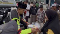 Aksi sosial Razia Perut Lapar (RPL) yang digagas anggota Polresta Tanjungpinang, IPDA Zulhamsyah Putra, menjadi sarana edukasi keselamatan berlalu lintas menjelang Operasi Patuh Seligi 2026, di Tanjungpinang, Senin (26/10/2026) Aksi sosial Razia Perut Lapar (RPL) yang digagas anggota Polresta Tanjungpinang, IPDA Zulhamsyah Putra, menjadi sarana edukasi keselamatan berlalu lintas menjelang Operasi Patuh Seligi 2026, di Tanjungpinang, Senin (26/10/2026)