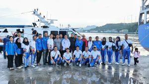 Bupati Kepulauan Anambas Aneng bersama Sekretaris Daerah (Sekda) Sahtiar melepas keberangkatan atlet cabang olahraga (cabor) woodball dan atletik untuk mengikuti Pekan Olahraga Provinsi (Porprov) VI Kepulauan Riau 2026 di Tanjungpinang, Selasa (27/10/2026).
