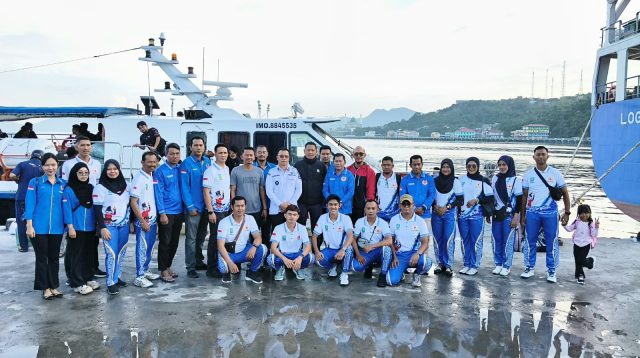 Bupati Kepulauan Anambas Aneng bersama Sekretaris Daerah (Sekda) Sahtiar melepas keberangkatan atlet cabang olahraga (cabor) woodball dan atletik untuk mengikuti Pekan Olahraga Provinsi (Porprov) VI Kepulauan Riau 2026 di Tanjungpinang, Selasa (27/10/2026).