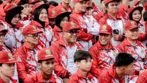 Wali Kota Tanjungpinang, Lis Darmansyah, saat melepas kontingen Kota Tanjungpinang di Lapangan Mako Kogabwilhan I, Dompak, Selasa (27/10/2026). Wali Kota Tanjungpinang, Lis Darmansyah, saat melepas kontingen Kota Tanjungpinang di Lapangan Mako Kogabwilhan I, Dompak, Selasa (27/10/2026).