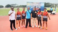 Foto-Net. Ketua KONI Kepri Usep RS bersama dengan atlet lari Foto-Net. Ketua KONI Kepri Usep RS bersama dengan atlet lari