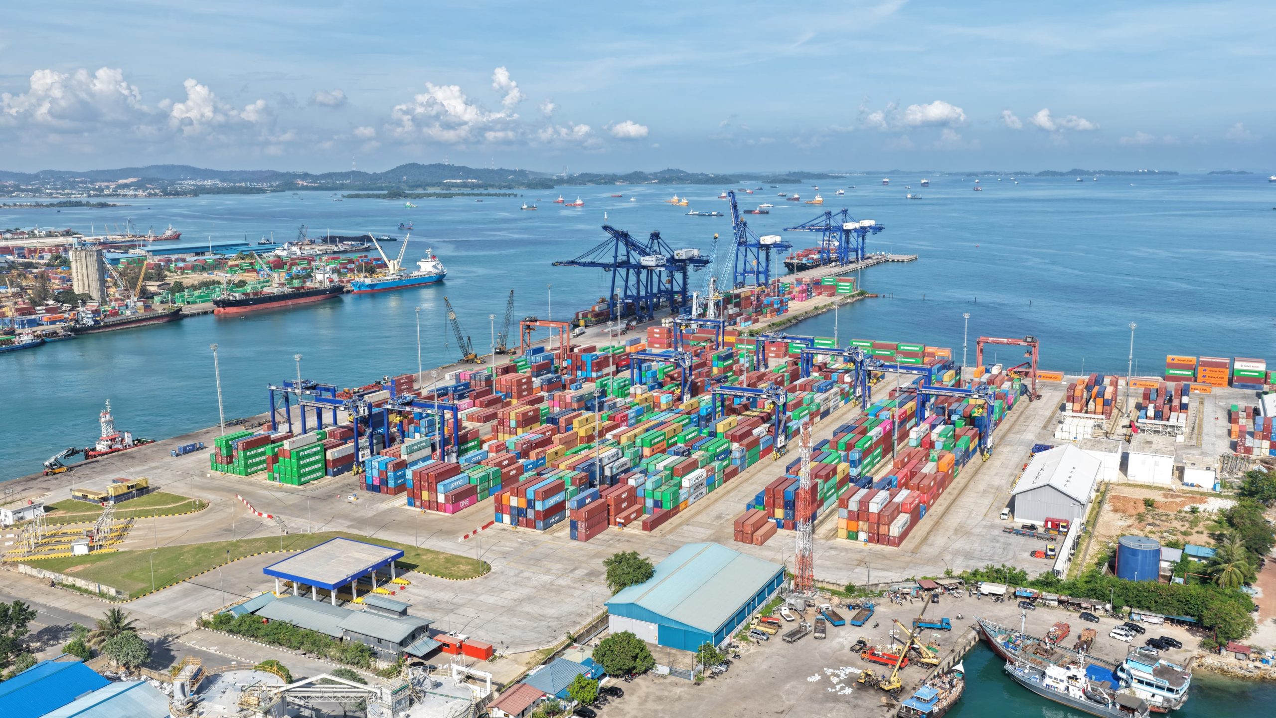 Badan Pengusahaan (BP) Batam mencatat, hingga akhir September 2026, penerimaan jasa kepelabuhanan mencapai Rp365,56 miliar atau 75 persen dari target tahunan sebesar Rp490,15 miliar. Capaian tersebut tumbuh 3 persen secara tahunan (year-on-year/YoY).