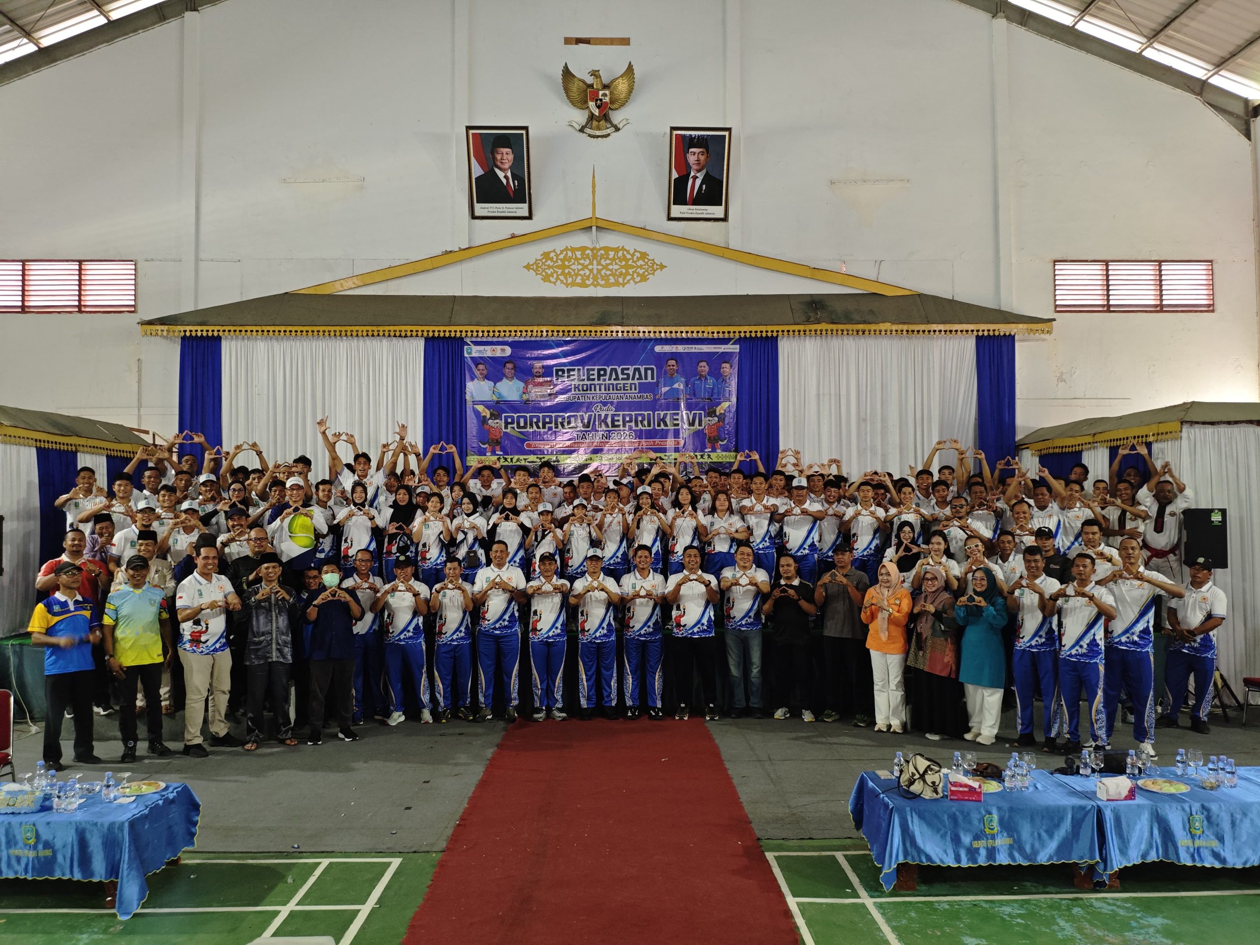 Bupati Kepulauan Anambas Aneng melepas 129 anggota kontingen Kabupaten Kepulauan Anambas yang akan berlaga pada Pekan Olahraga Provinsi (Porprov) Kepulauan Riau (Kepri) VI Tahun 2026, di Gedung BPMS, Tarempa, Jumat (30/10/2026), sebelum kontingen diberangkatkan pada Sabtu (31/10/2026).