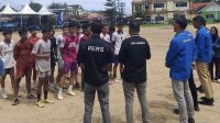 Ketua KONI Anambas Muslim bersama jajaran meninjau langsung pemusatan latihan atlet sepak bola, Kamis (22/10/2026)